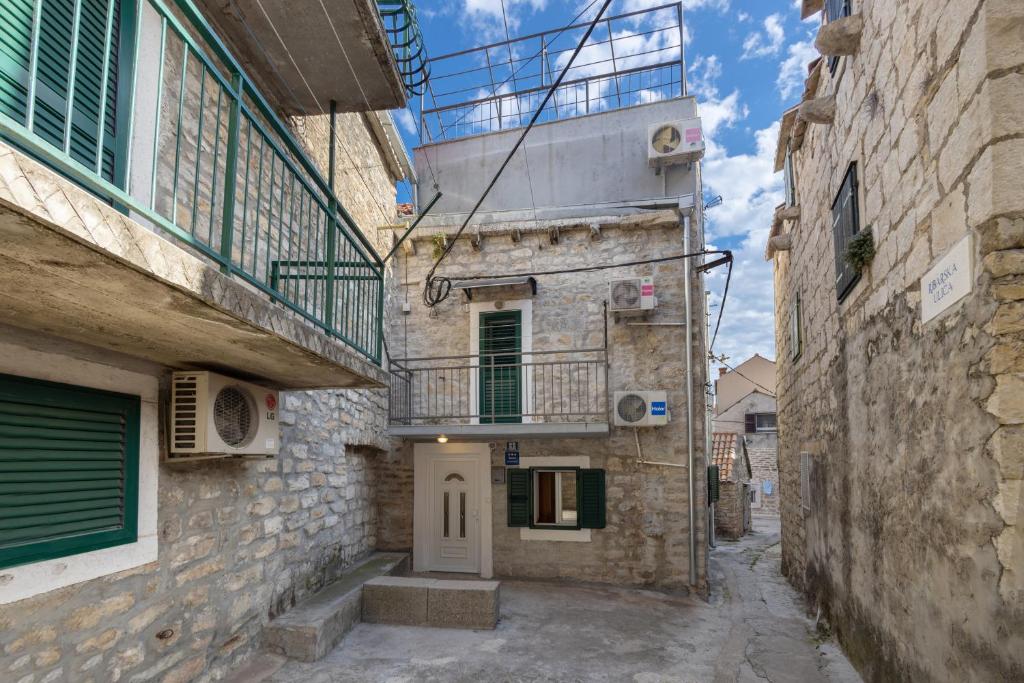 Seaside holiday house Kastel Sucurac, Kastela - 19241
