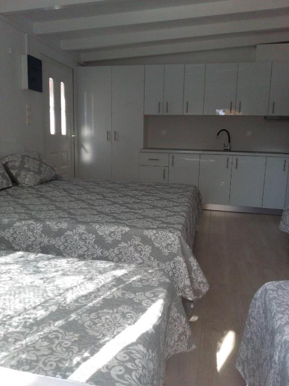Zdjęcie z galerii obiektu Apartment close to sea w mieście Kandia