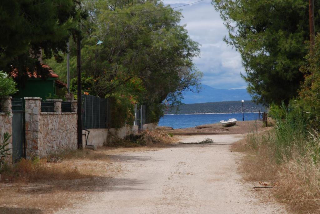 Zdjęcie z galerii obiektu Apartment close to sea w mieście Kandia