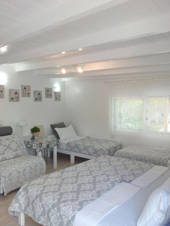 Zdjęcie z galerii obiektu Apartment close to sea w mieście Kandia