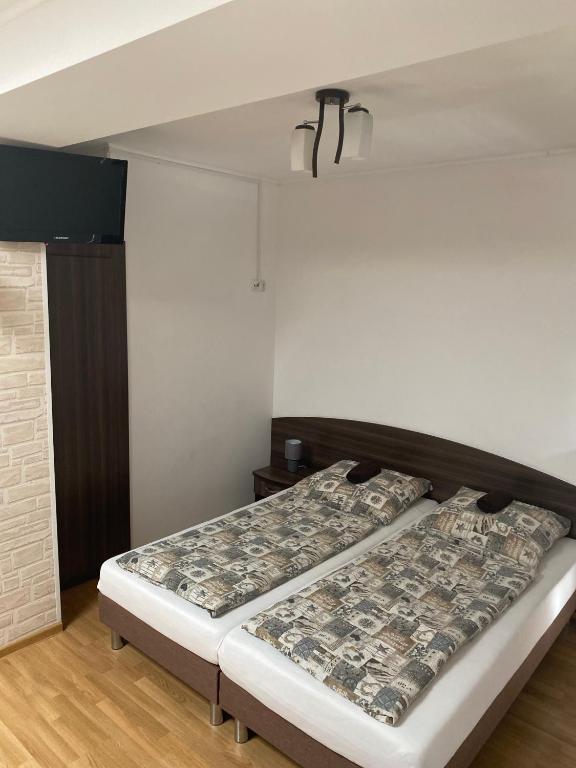 Postel nebo postele na pokoji v ubytování Zajazd Kadar