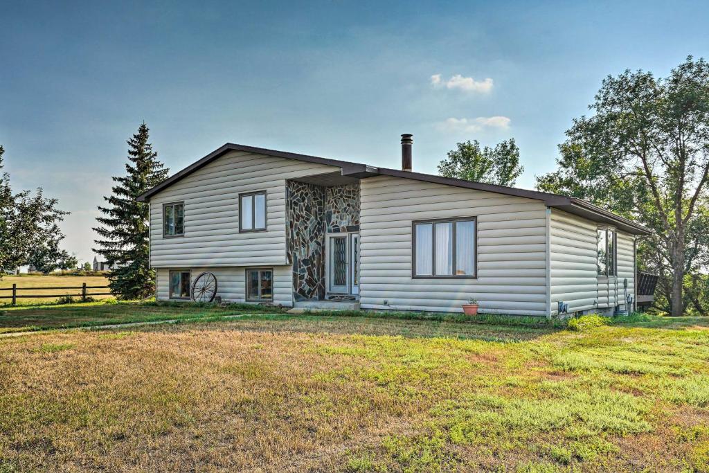 Hunting and Fishing Lodge Less Than 3 Mi from Lake Sakakawea, Pick City