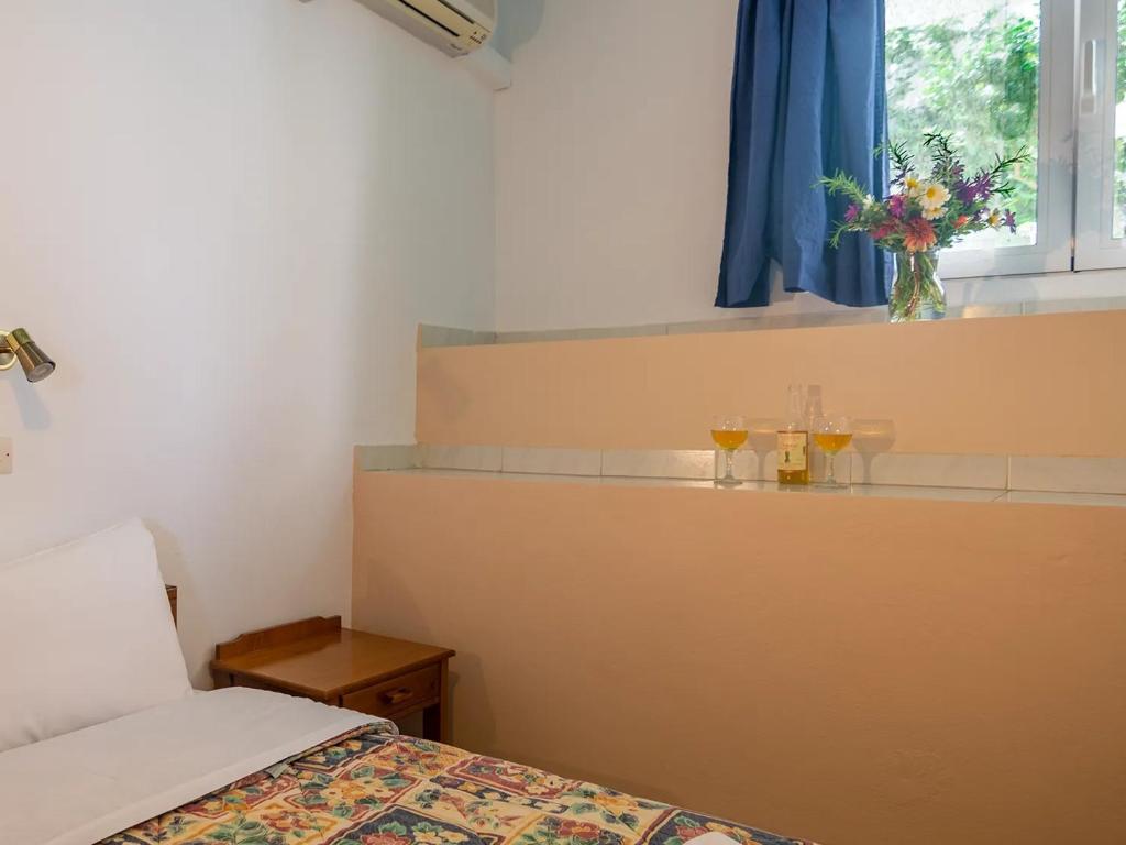 Postel nebo postele na pokoji v ubytování Haris Studios