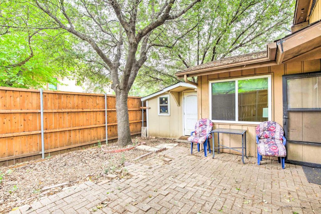 FamilyFriendly Dallas Townhouse with Private Patio!, Dallas (updated