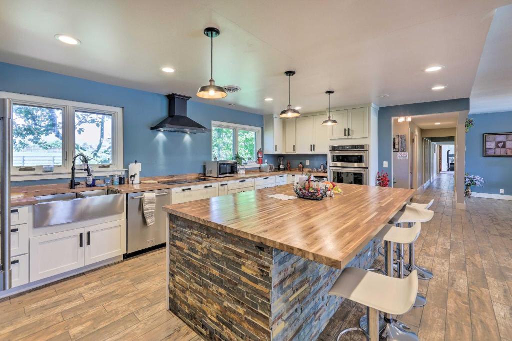 Peaceful Lebanon Farmhouse and Ranch with Pool!, Lebanon Updated 2023 Prices