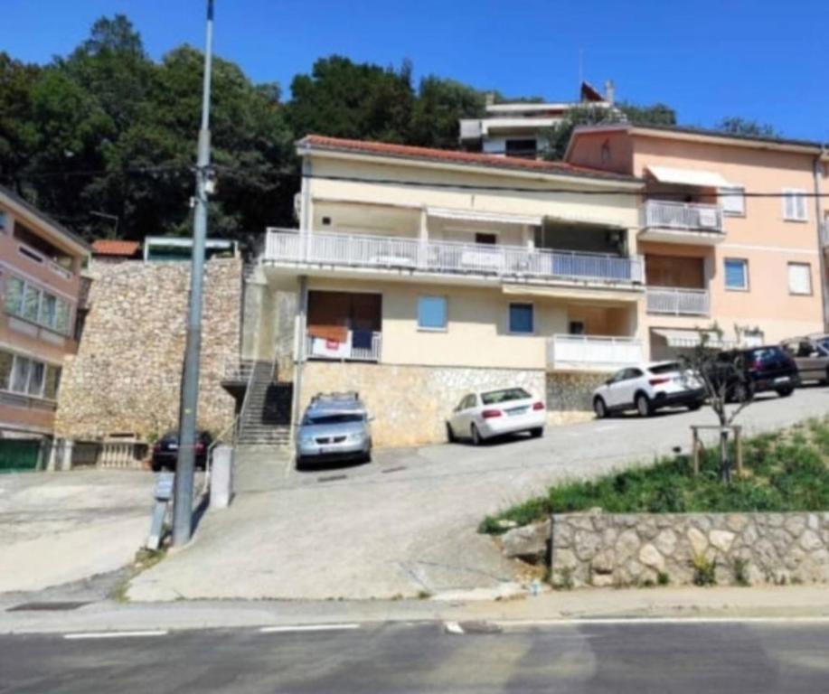 Apartments with parking space Novi Vinodolski - 20006