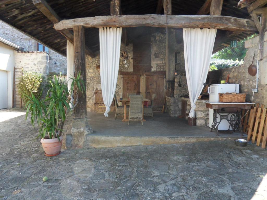 Patio nebo venkovní prostory v ubytování L'Estapade des Tourelons