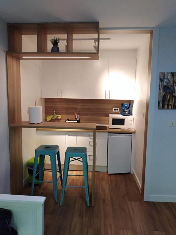 Kuchyň nebo kuchyňský kout v ubytování Precioso loft a 600m de la catedral