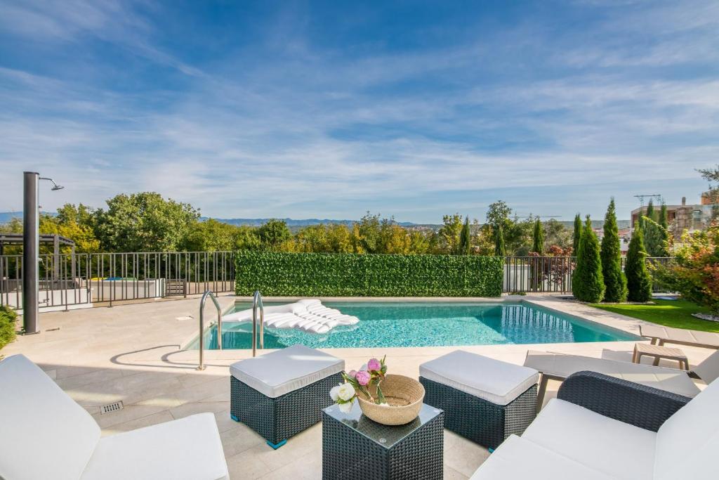 Family-friendly apartments with swimming pool Vantacici, Krk - 19252