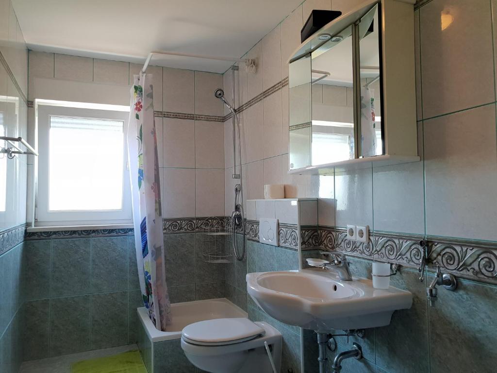 Kúpeľňa v ubytovaní Apartments by the sea Soline, Krk - 19324