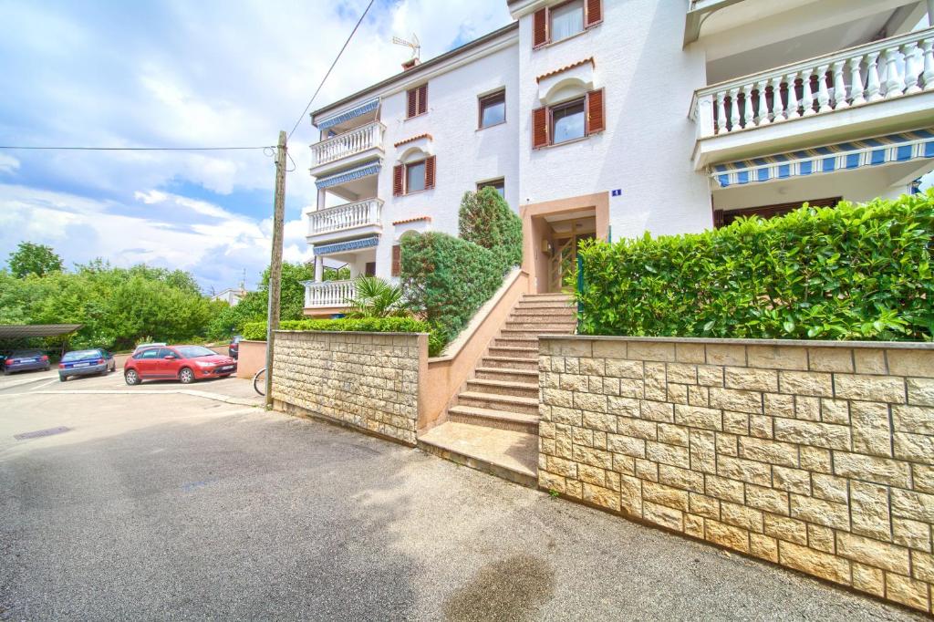 Apartments with a parking space Malinska, Krk - 19280