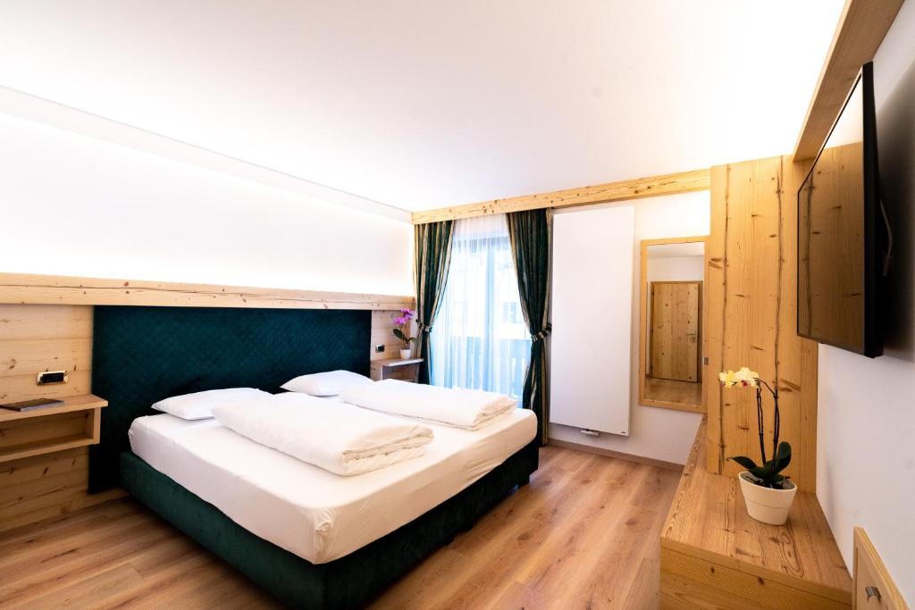 Łóżko lub łóżka w pokoju w obiekcie Garni Hotel and Apartments Wildbach