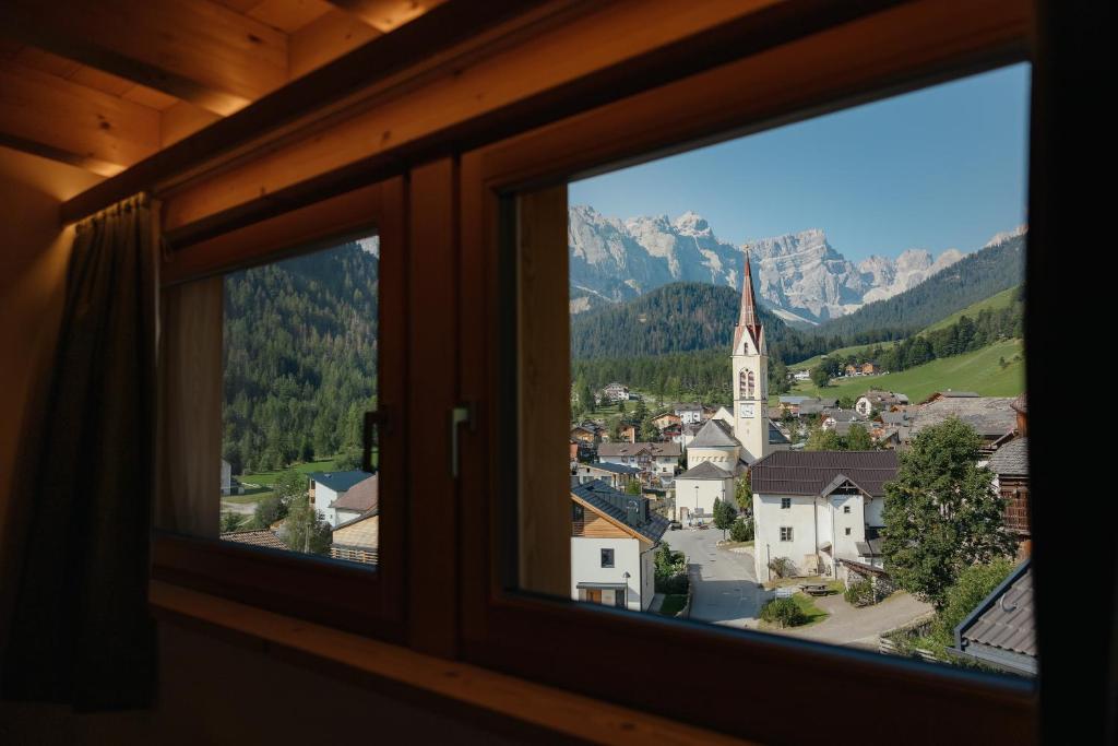 Nespecifikovaný výhled na hory nebo výhled na hory při pohledu z hotelu