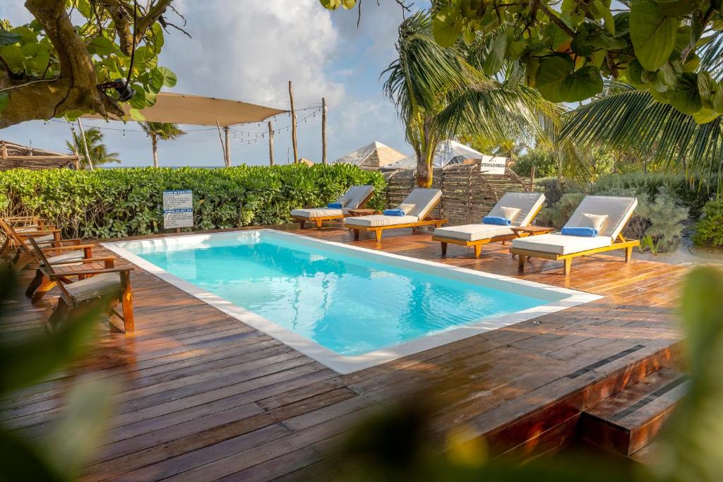 Бассейн в Villa Pescadores Tulum-Beachfront hotel by Ahau Collection или поблизости