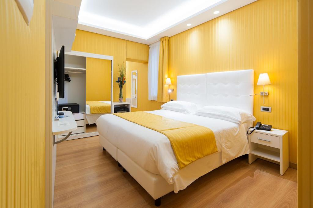 Postel nebo postele na pokoji v ubytování Trevi 41 Hotel