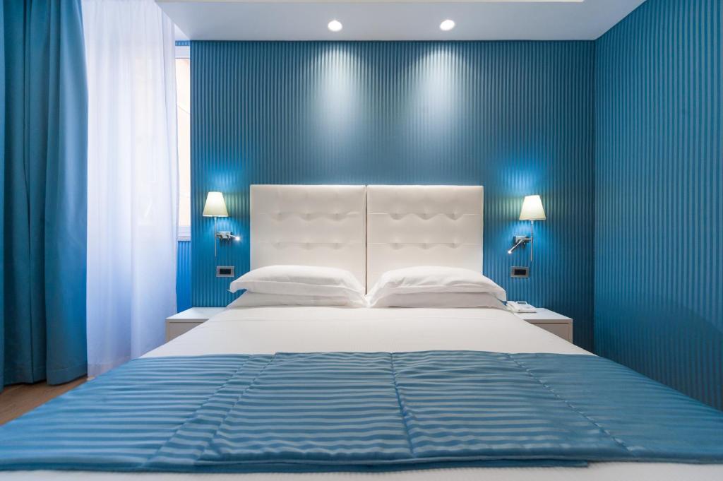 Postel nebo postele na pokoji v ubytování Trevi 41 Hotel