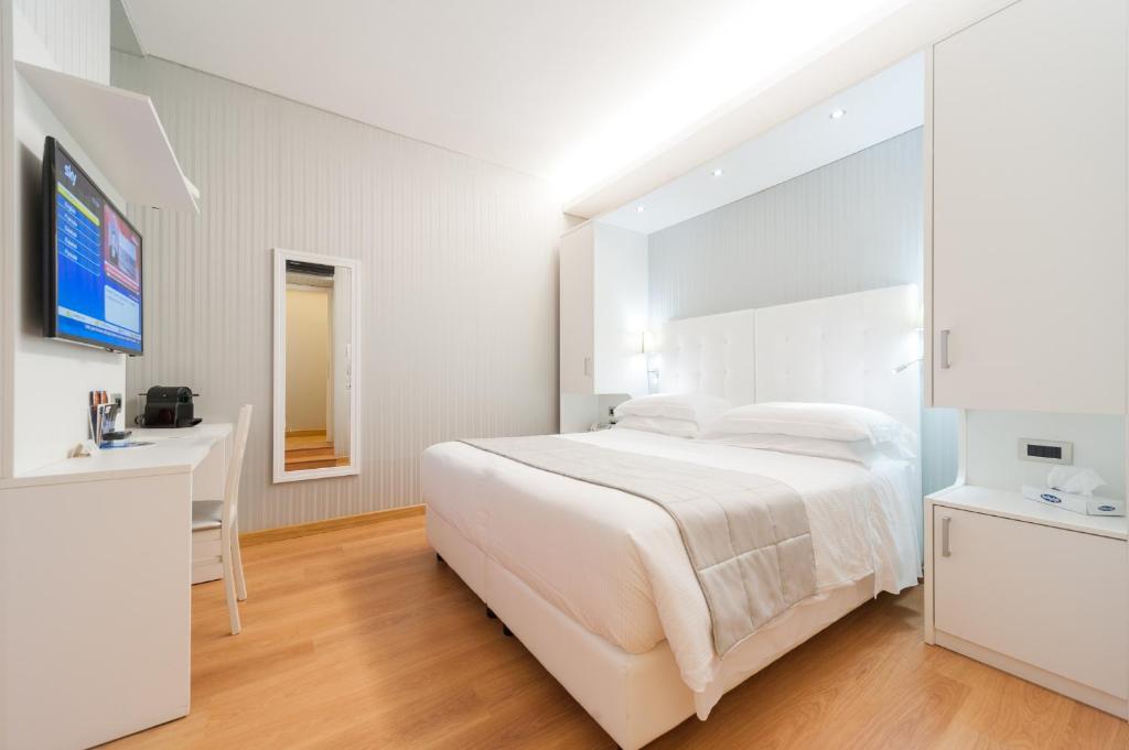 Postel nebo postele na pokoji v ubytování Trevi 41 Hotel