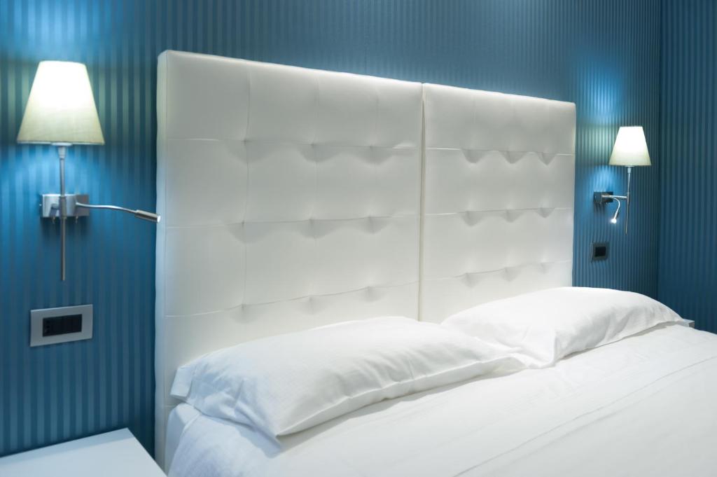 Postel nebo postele na pokoji v ubytování Trevi 41 Hotel