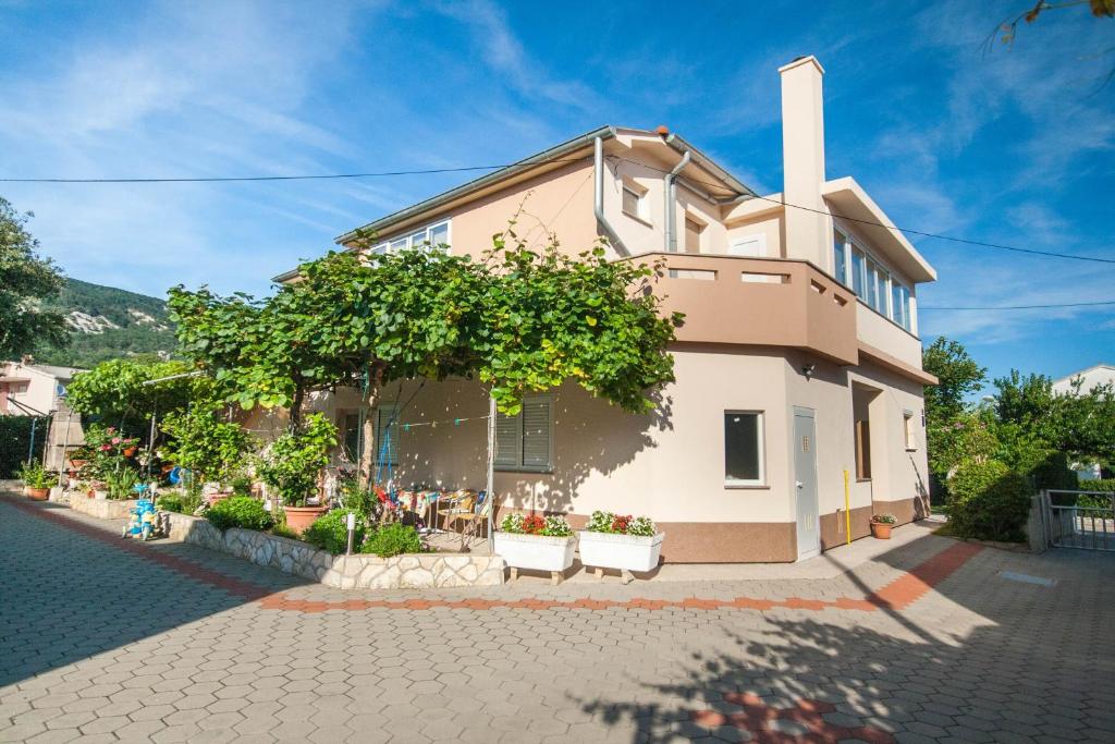 Budova, v ktorej sa apartmán nachádza