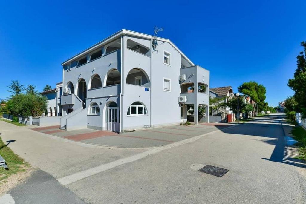 Budova, v ktorej sa apartmán nachádza