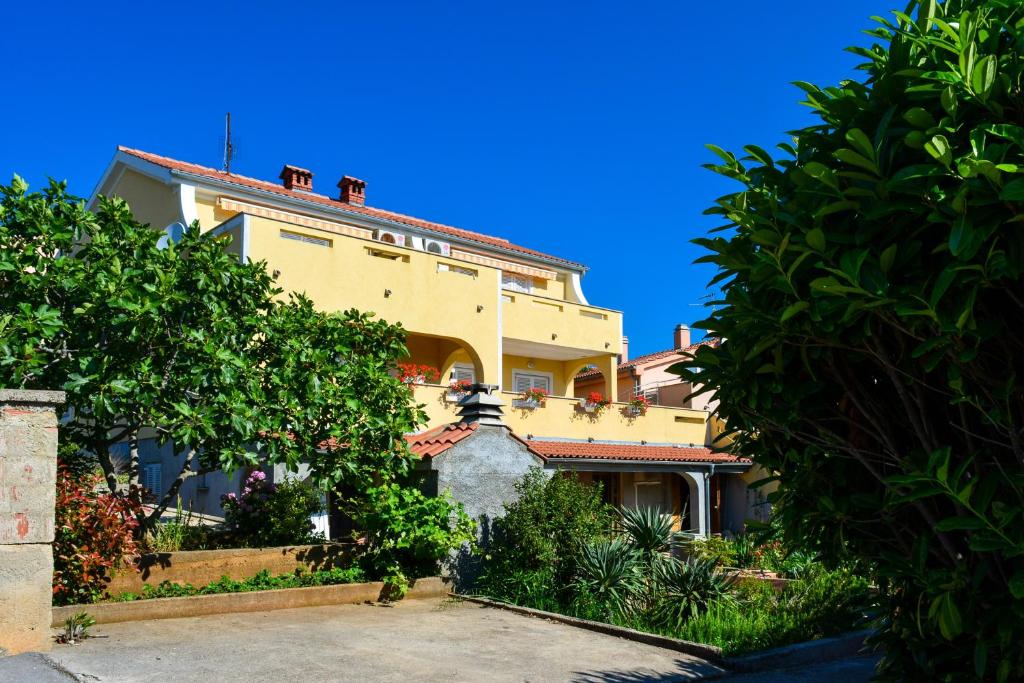 Budova, v ktorej sa apartmán nachádza