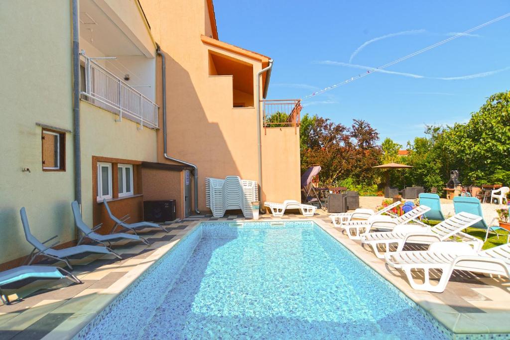 Family-friendly apartments with swimming pool Fazana - 19596
