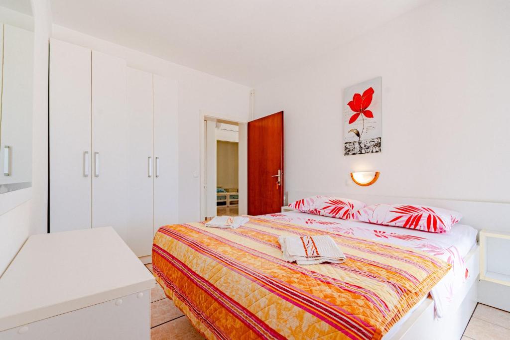 Postel nebo postele na pokoji v ubytování Apartments by the sea Viganj, Peljesac - 19391