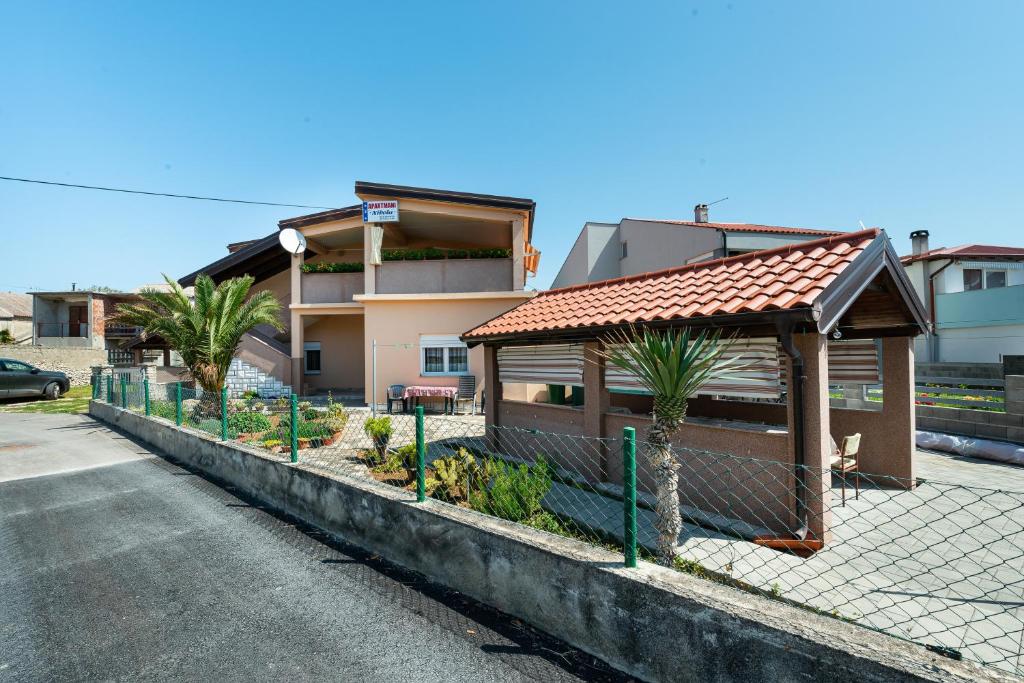 Budova, v ktorej sa apartmán nachádza