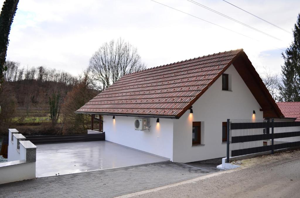Budova, v ktorej sa dovolenkový dom nachádza