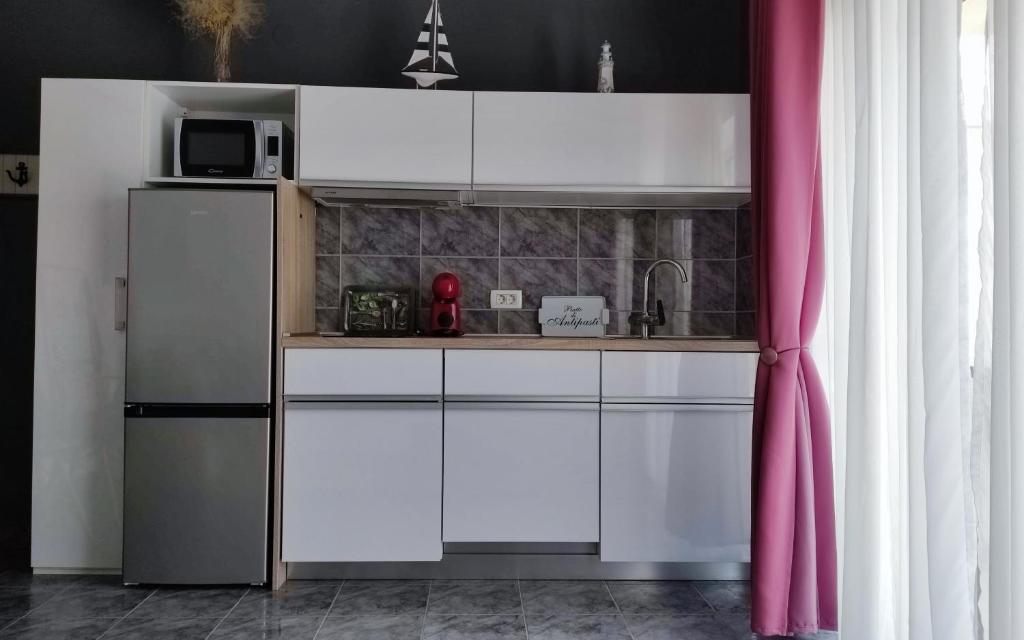 Kuchyňa alebo kuchynka v ubytovaní Solis Adriaticum Apartments