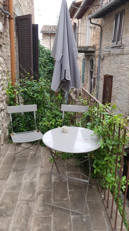 A balcony or terrace at La Luna nel Borgo