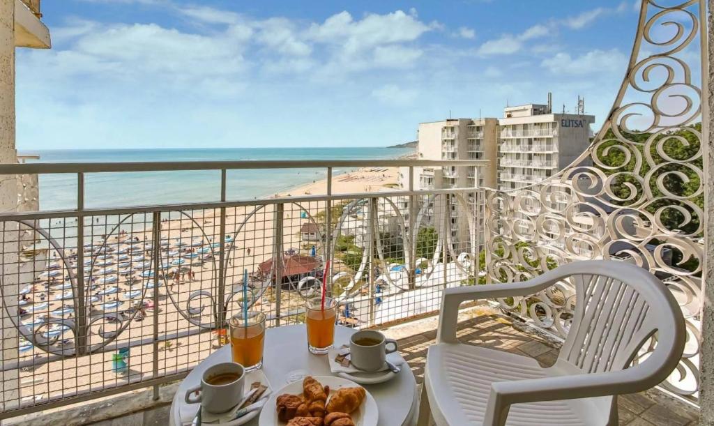 Double or Twin Room with Sea View