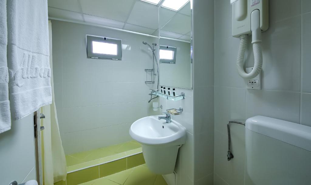 Double or Twin Room with Sea View