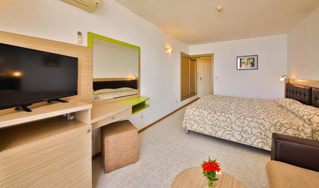 Double or Twin Room with Sea View