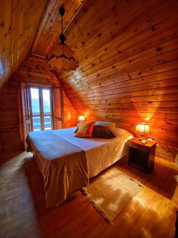 A bed or beds in a room at Chalet Alma