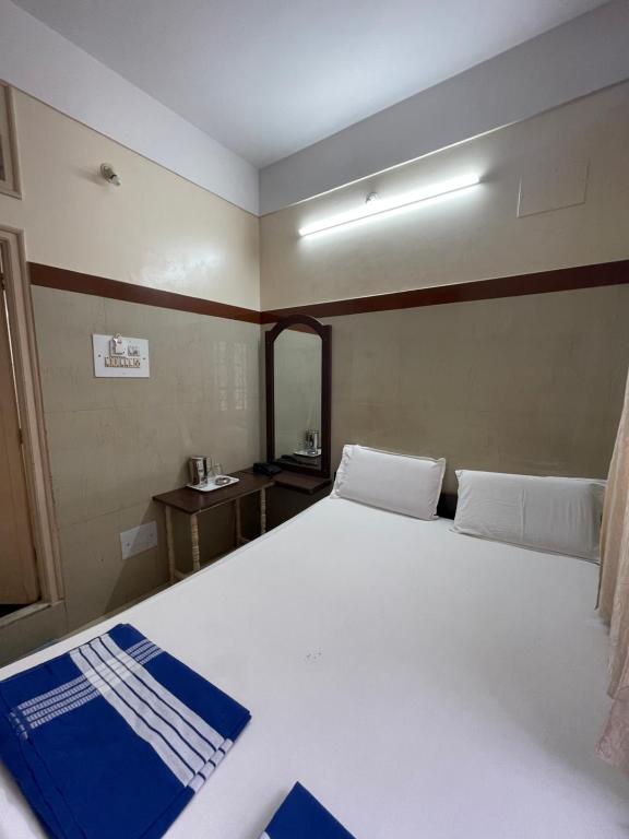 Postel nebo postele na pokoji v ubytování Golden Guest House