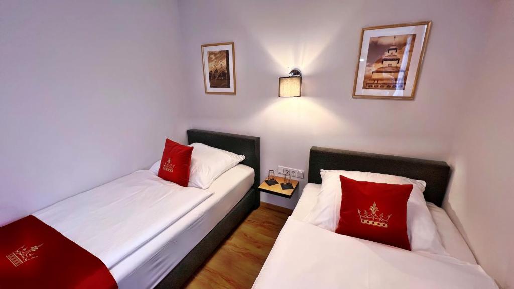 Postel nebo postele na pokoji v ubytování Hotel Zu den Drei Kronen