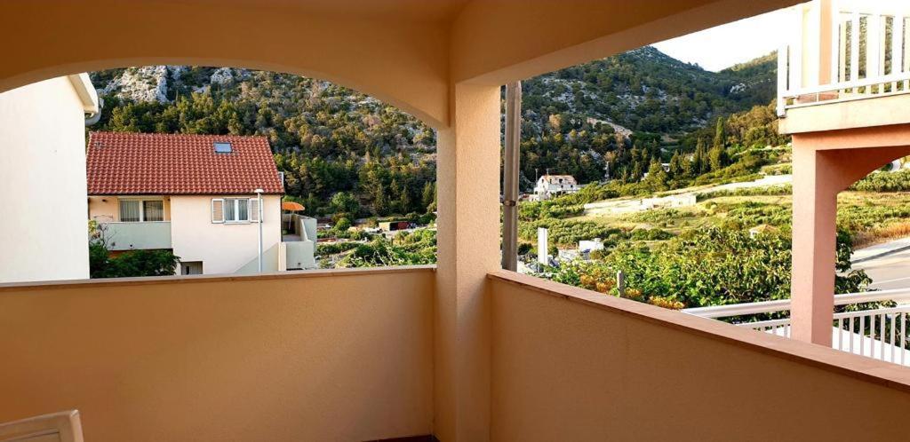 Nespecifikovaný výhled na hory nebo výhled na hory při pohledu z apartmánu