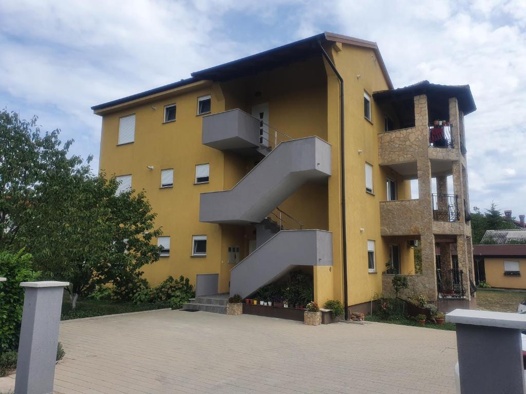 Apartment Podhum - Housity