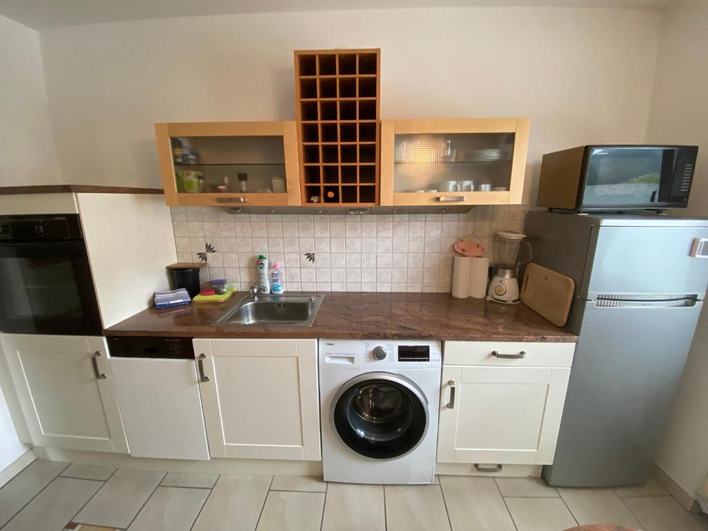 Kuchyň nebo kuchyňský kout v ubytování Wunderschöne Ferienwohnung in Nagel am See