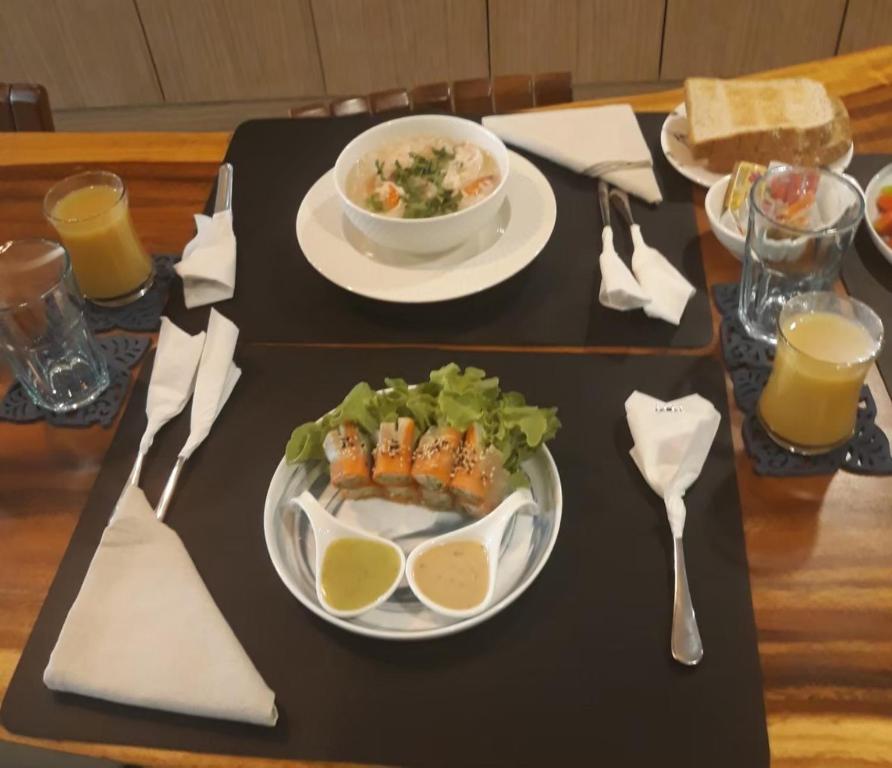 Jídlo v hostelu nebo okolí