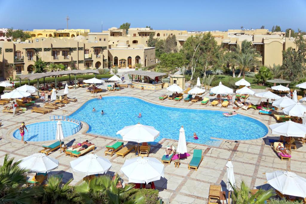 Bazén v ubytování Three Corners Rihana Resort El Gouna nebo v jeho okolí