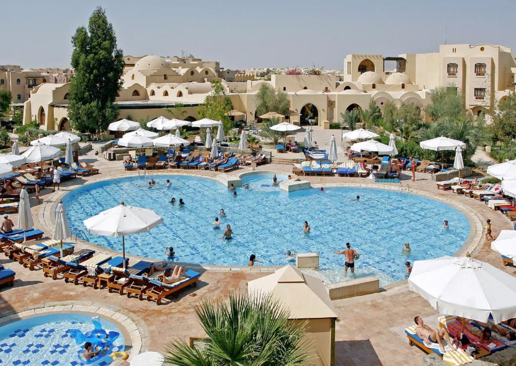 Bazén v ubytování Three Corners Rihana Resort El Gouna nebo v jeho okolí