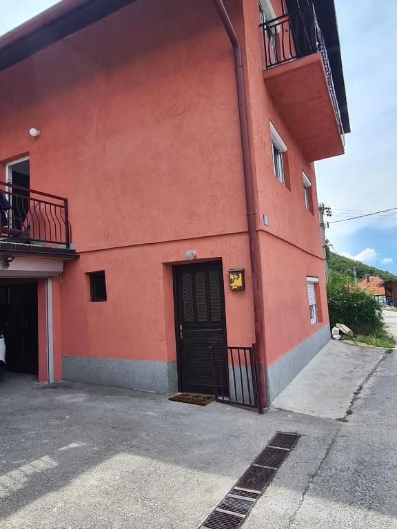 Budova, kde se apartmán nachází