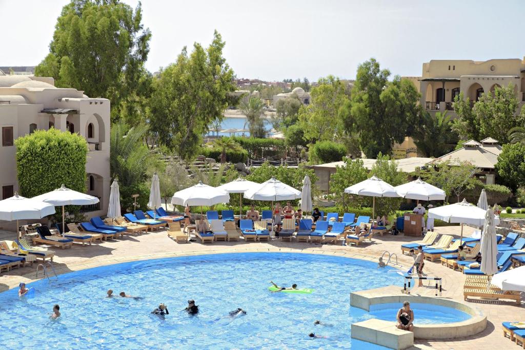 Bazén v ubytování Three Corners Rihana Resort El Gouna nebo v jeho okolí