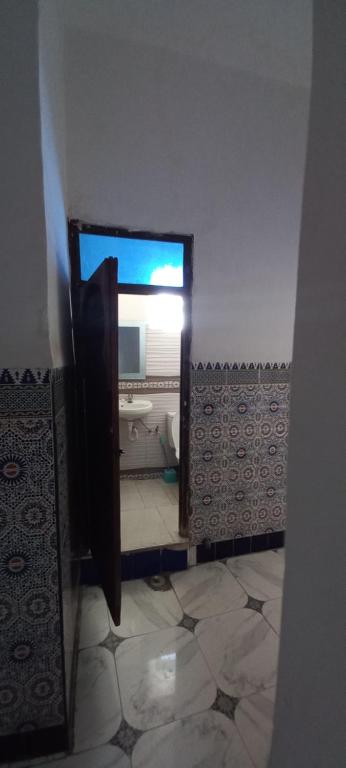 TV a/nebo společenská místnost v ubytování Riad chaoui house