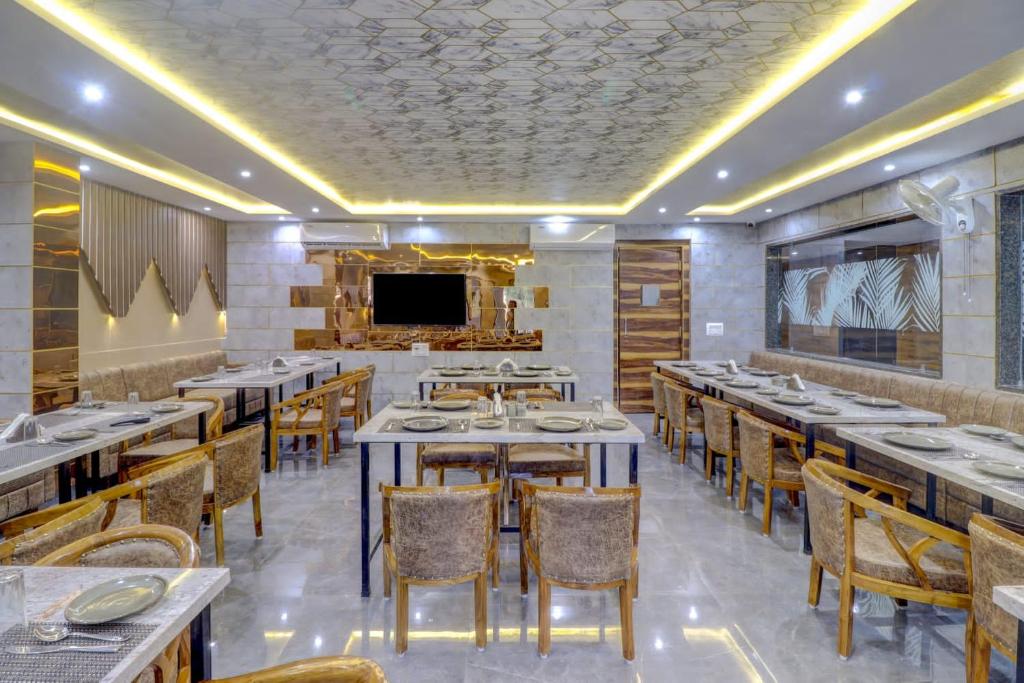 Restaurace v ubytování Hotel Anand Villa