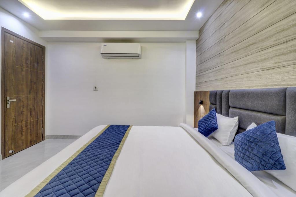Postel nebo postele na pokoji v ubytování Hotel Anand Villa