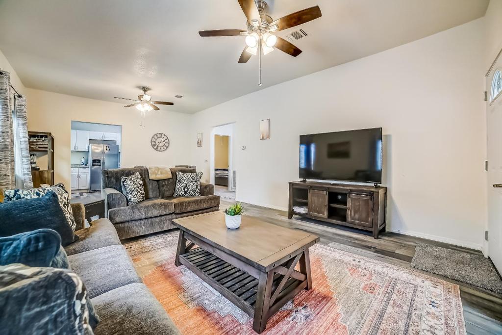 a living room with a couch and a tv at Midtown Modern Farmhouse in San Antonio