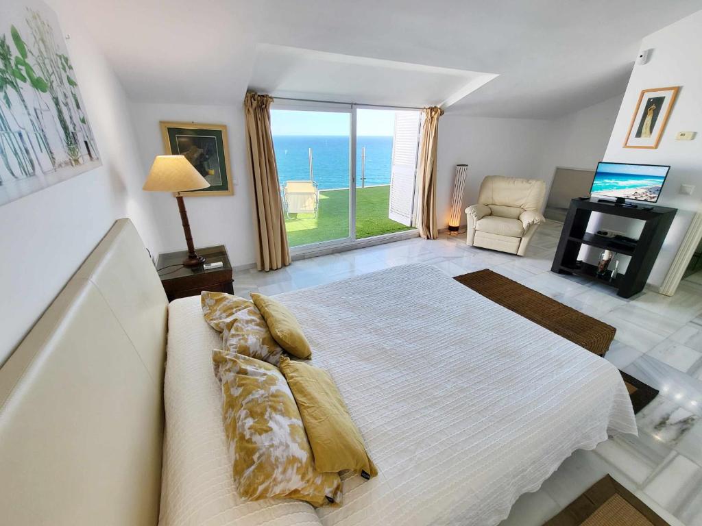 Fotografia z galérie ubytovania PINTA BEACH HOUSE Dúplex con vistas panorámicas v destinácii Málaga